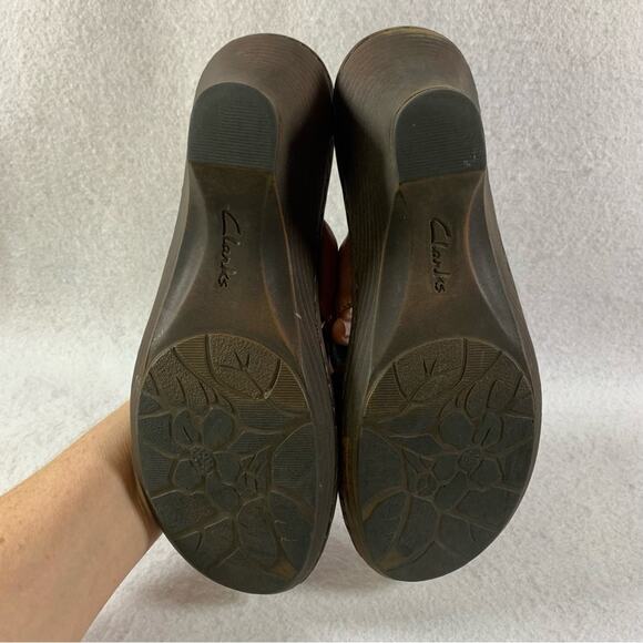 Clarks Womens Artisian Leather Sandal‎ Sz 10 B Brown Slip on Wedge - Picture 8 of 9